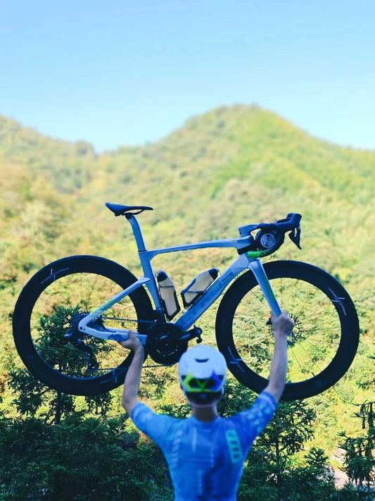 Roues carbone TOCCAY : conçues pour la vitesse et pour les cyclistes - guide des roues route TOCCAY