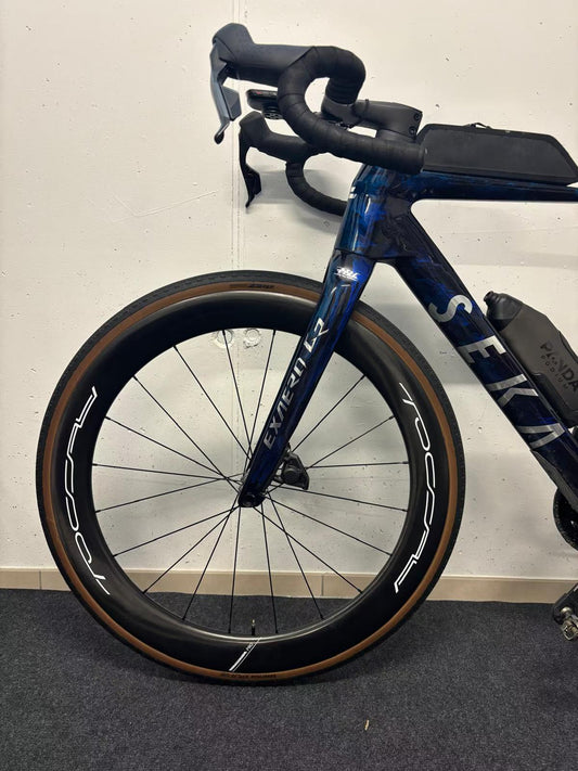 Carbon Gravel Wheel Setup: Tires, Tubeless, Clearance, Freehub, and Centerlock Checks