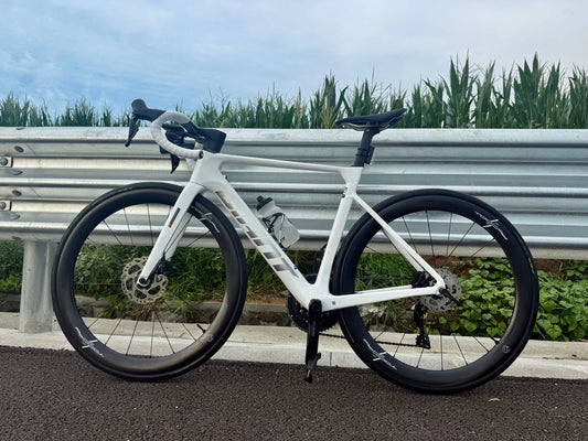 Vergleich der Felgenhöhen von 40-mm- und 50-mm-Carbon-Rennradlaufrädern