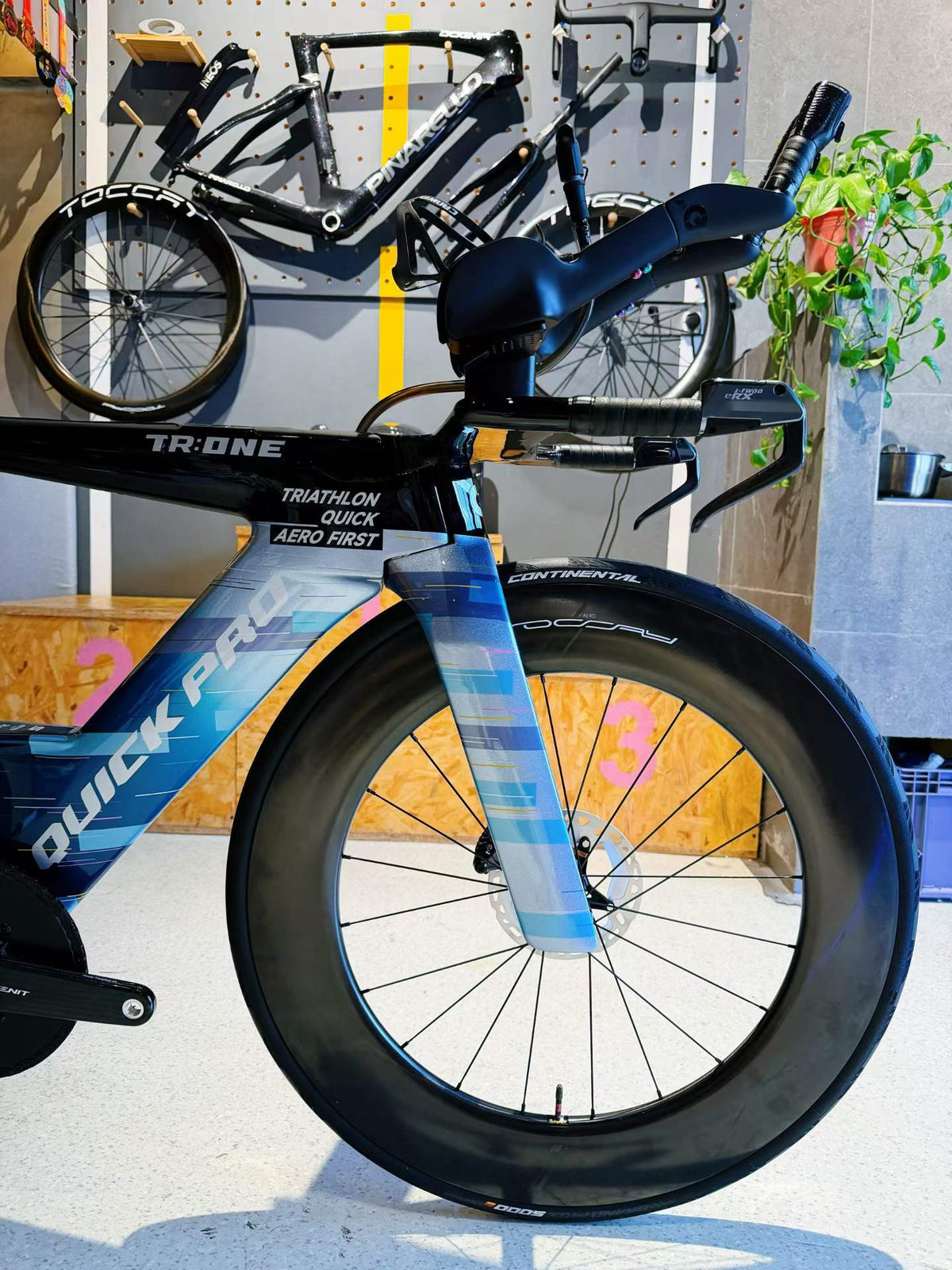 Tubeless-Rennradreifen und Carbonfelge zur Erklärung fairer Nachweise in Laufradtests