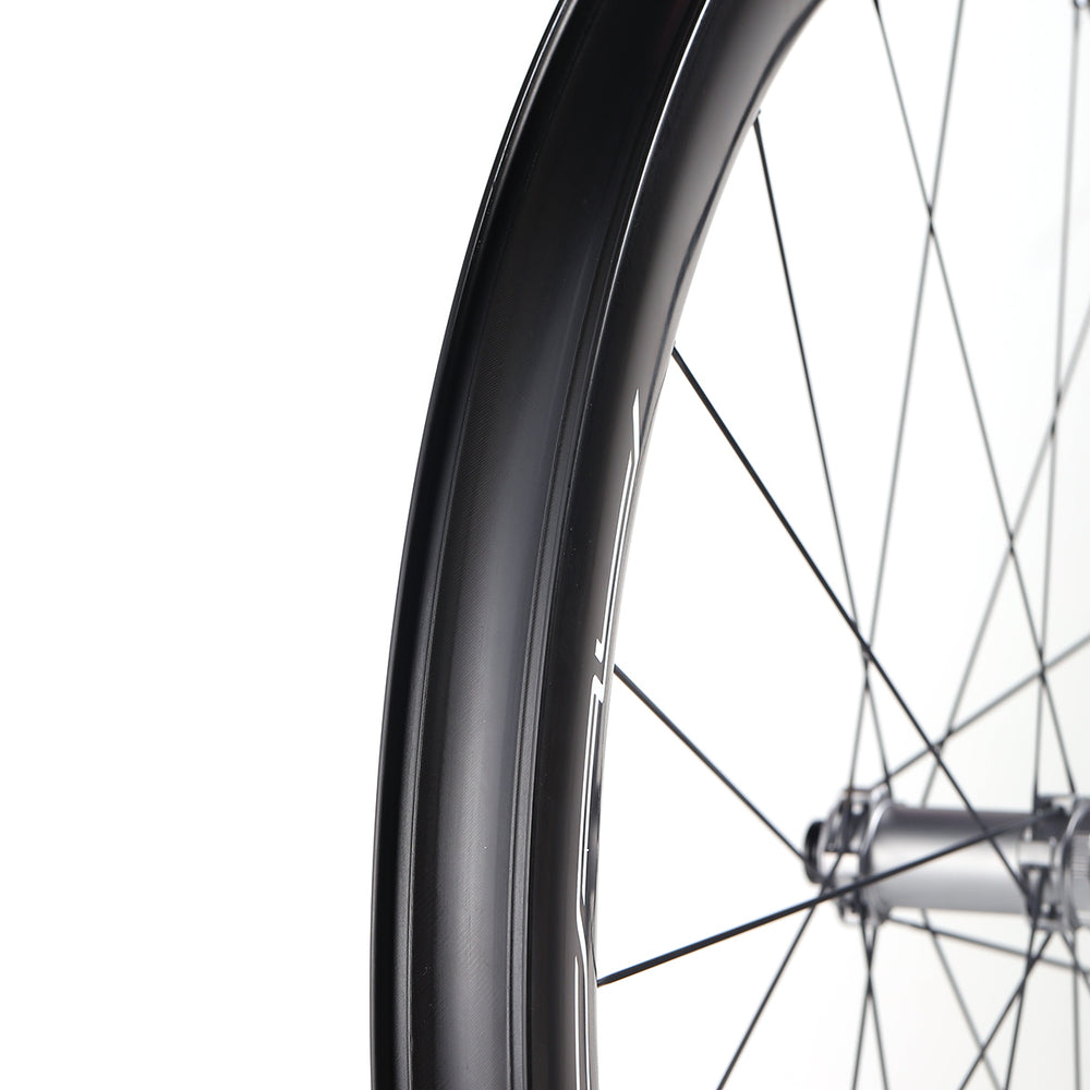 Ghost Gravel 58 carbon wheel hub detail