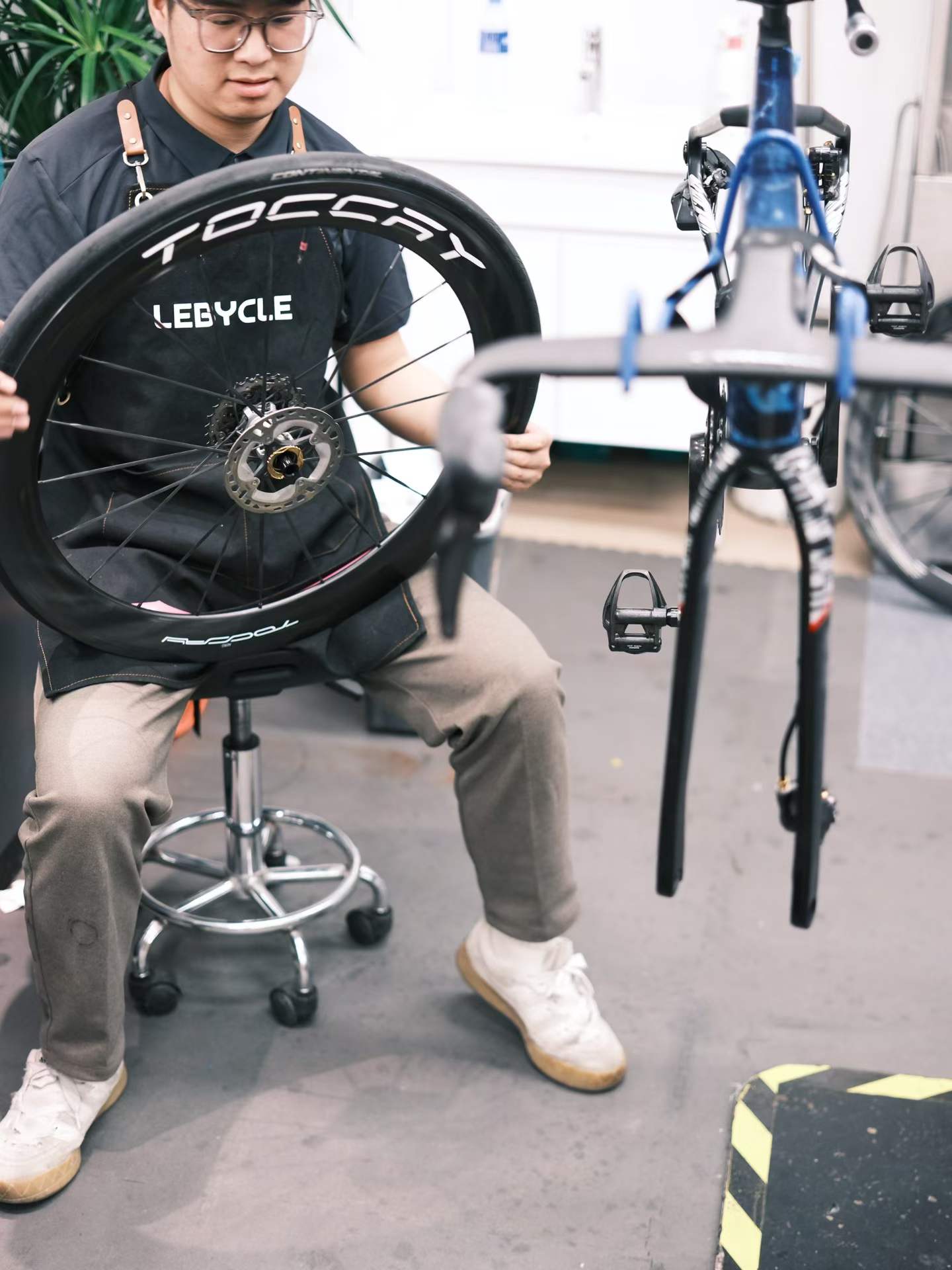TOCCAY carbon wheel assembly and inspection