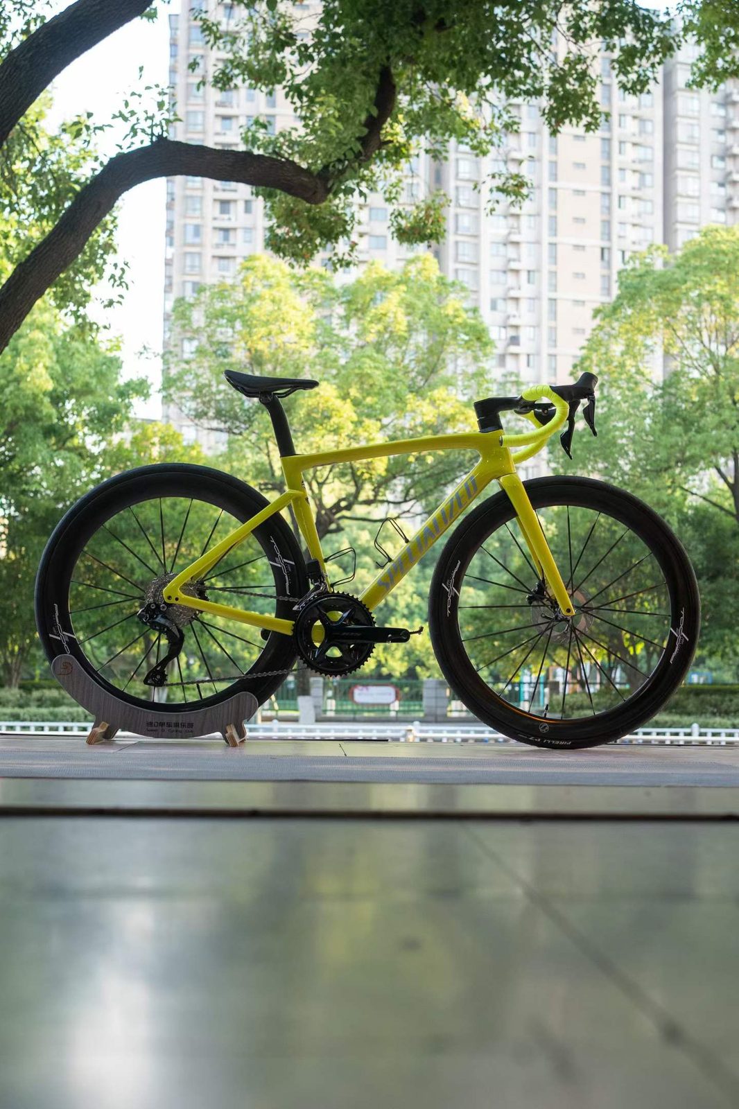 TOCCAY Engineering Lab review of the TOCCAY AERO-60 Ghost CARBON