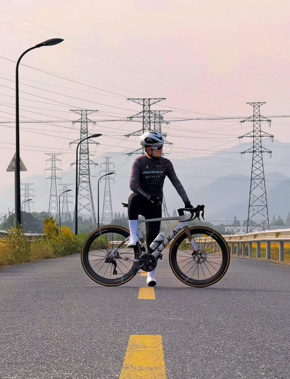Clara riding TOCCAY Ghost Gravel 58