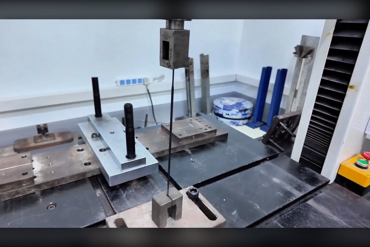 TOCCAY carbon spoke in the tensile test machine