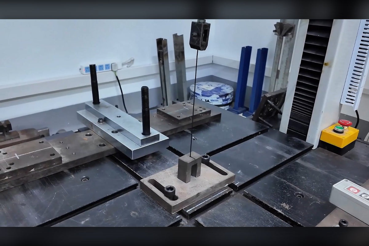 TOCCAY spoke sample in the tensile test fixture